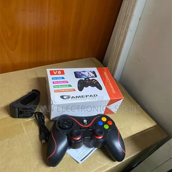 *V8 Wireless Bluetooth Game Controller With Smartphone Holder