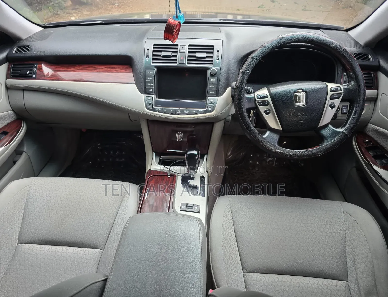 Toyota Crown 2010 Black