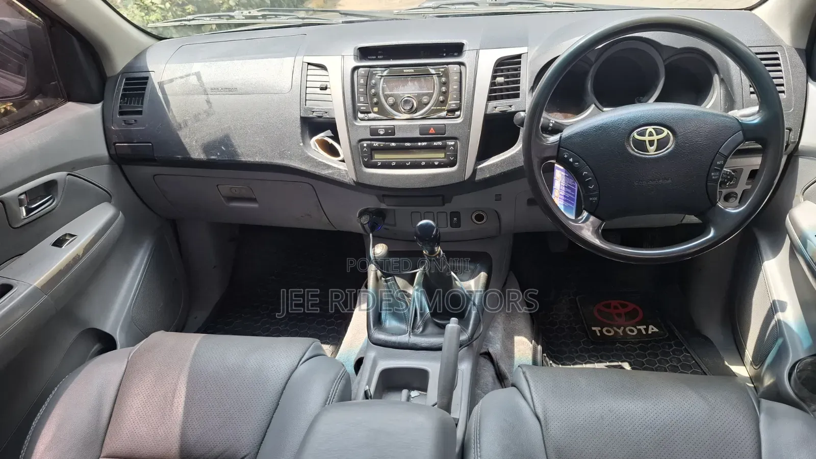 Toyota Hilux 2012 Gray
