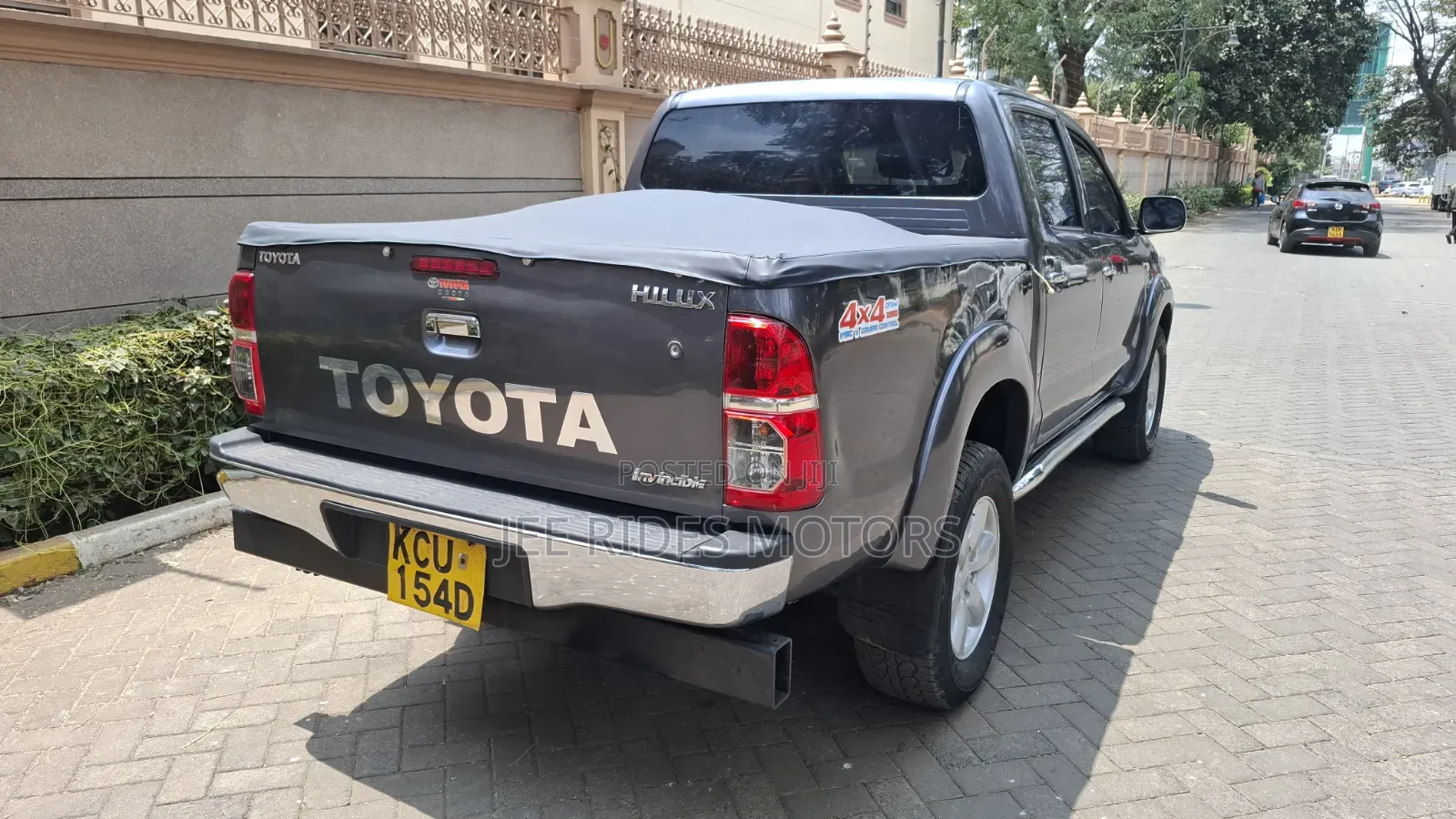 Toyota Hilux 2012 Gray