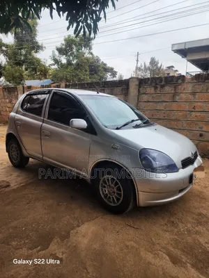 Toyota Vitz 2001 Silver