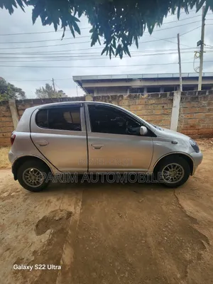 Toyota Vitz 2001 Silver