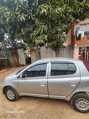 Toyota Vitz 2001 Silver