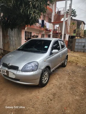 Toyota Vitz 2001 Silver
