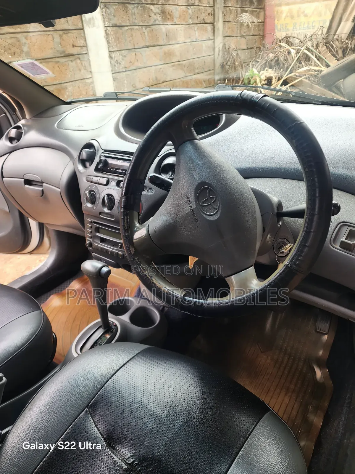 Toyota Vitz 2001 Silver