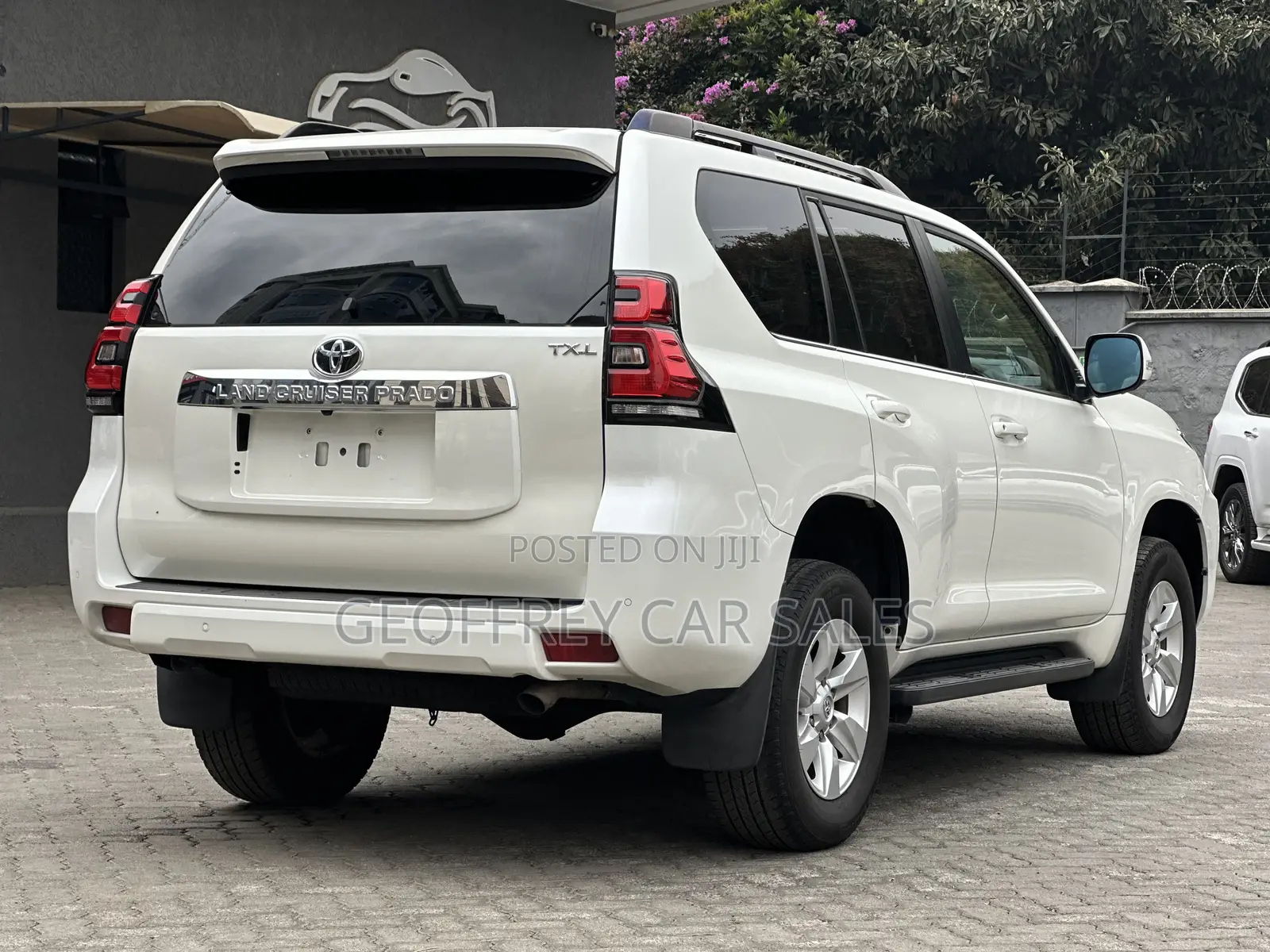 Toyota Land Cruiser Prado 2.8 2022 White