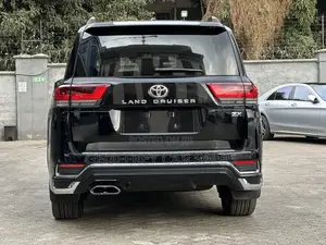 Toyota Land Cruiser Prado 2023 Black
