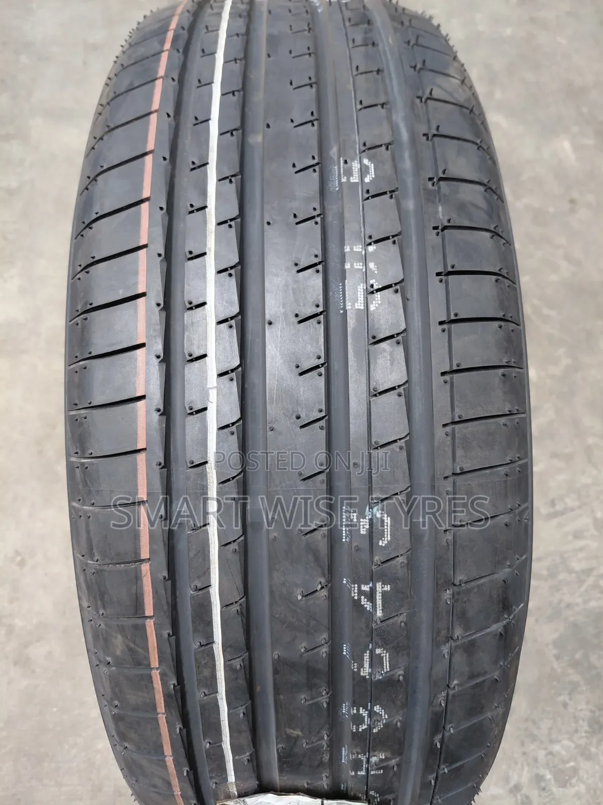 225/55r18 Yokohama -Advan