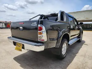 Toyota Hilux 2012 Black