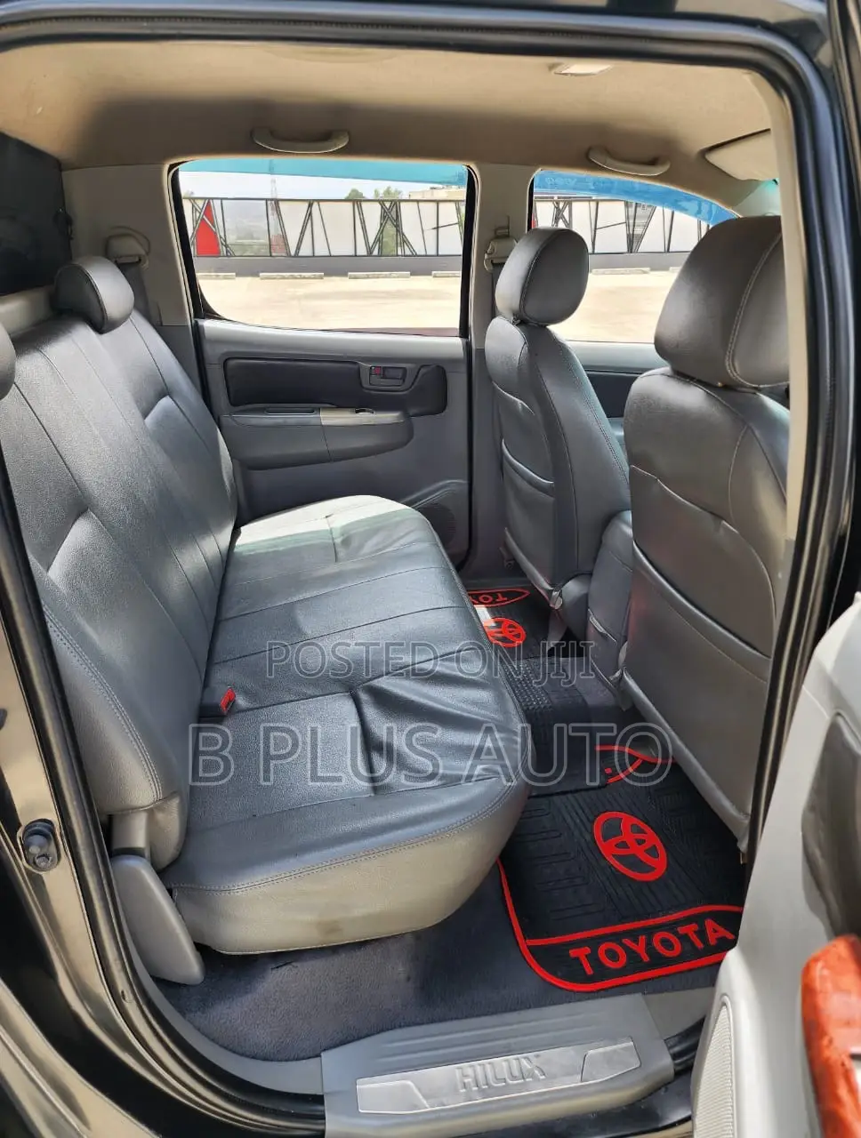 Toyota Hilux 2012 Black