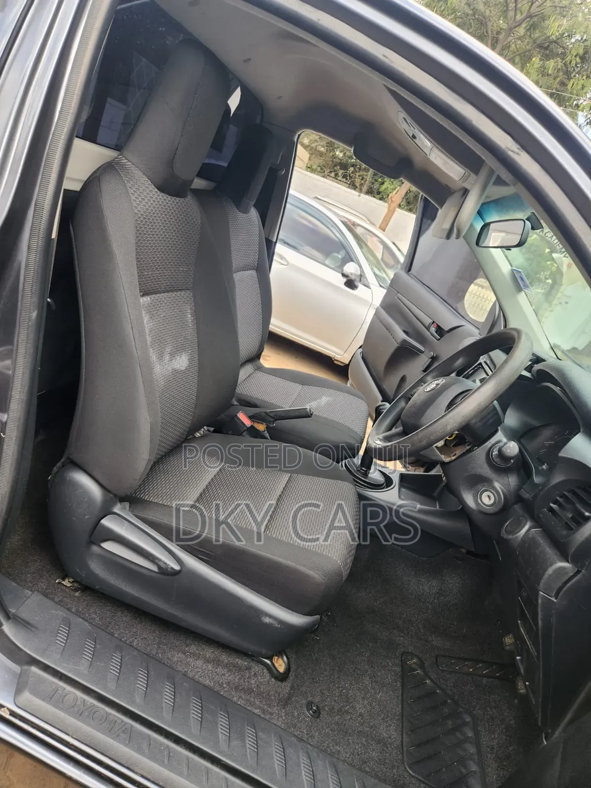 Toyota Hilux 2016 Gray