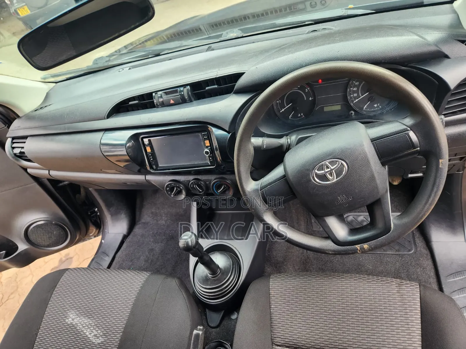 Toyota Hilux 2016 Gray