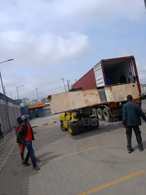 Reliable Safe Heavy Liftting Forklift Accessible for Service