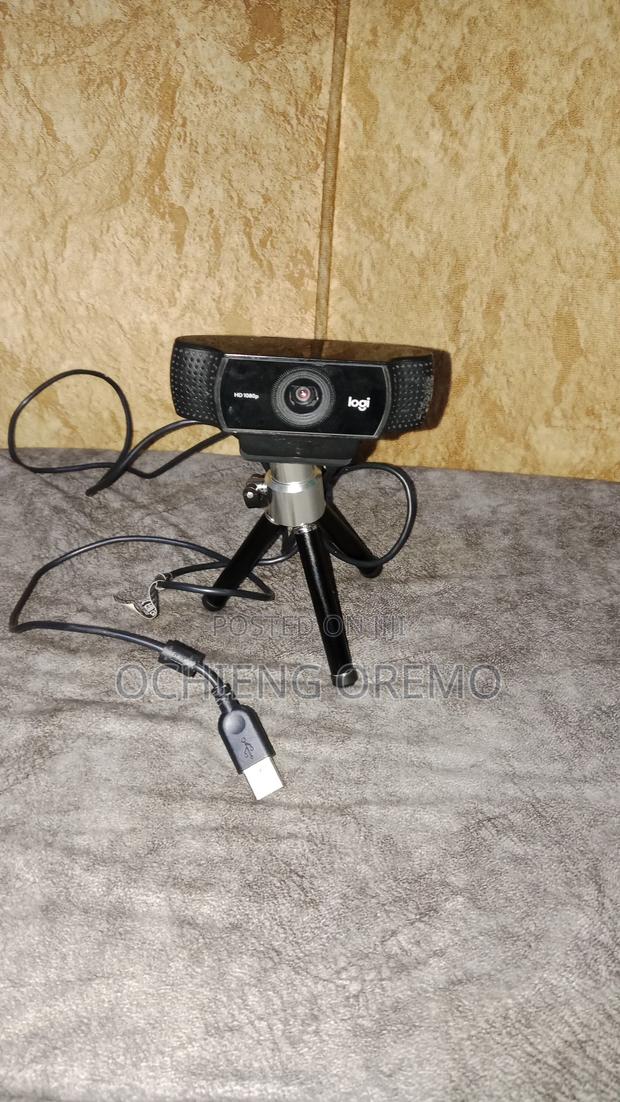 Logitech HD Pro Webcam C920 – 1080p | With Mini Tripod