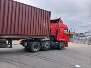 Reliable Safe Heavy Liftting Forklift Accessible for Service