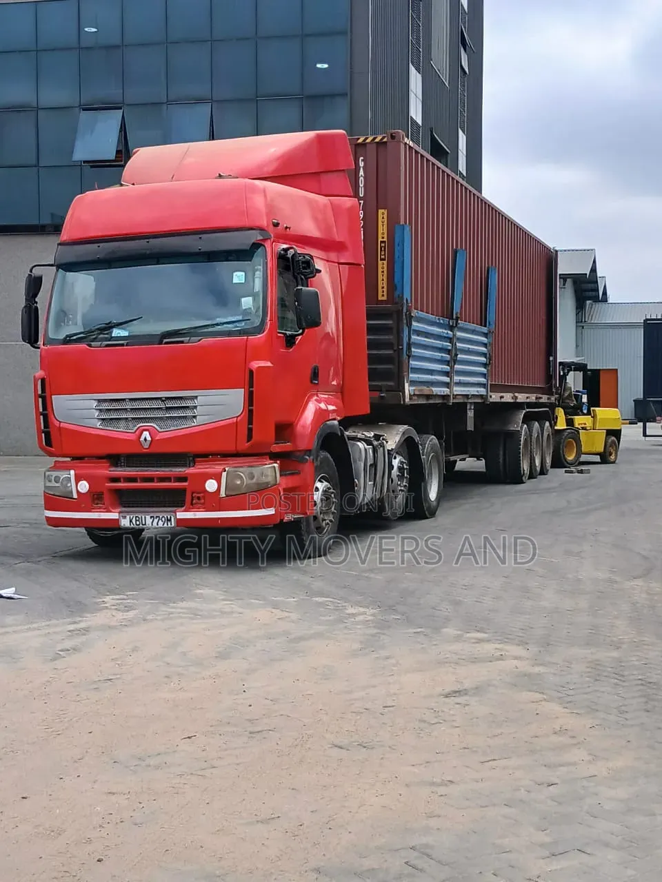 Reliable Safe Heavy Liftting Forklift Accessible for Service