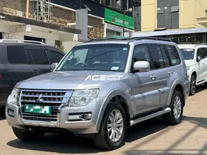 Mitsubishi Pajero 2018 Silver