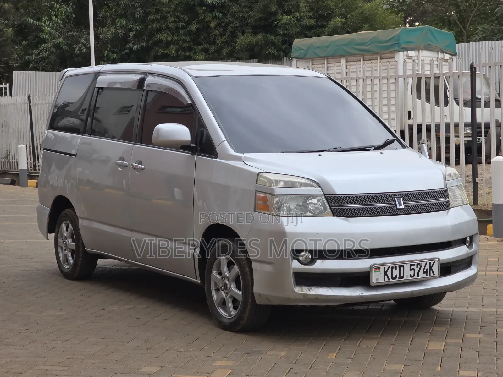 Toyota Voxy 2006 Silver