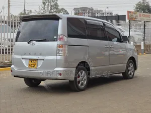 Toyota Voxy 2006 Silver