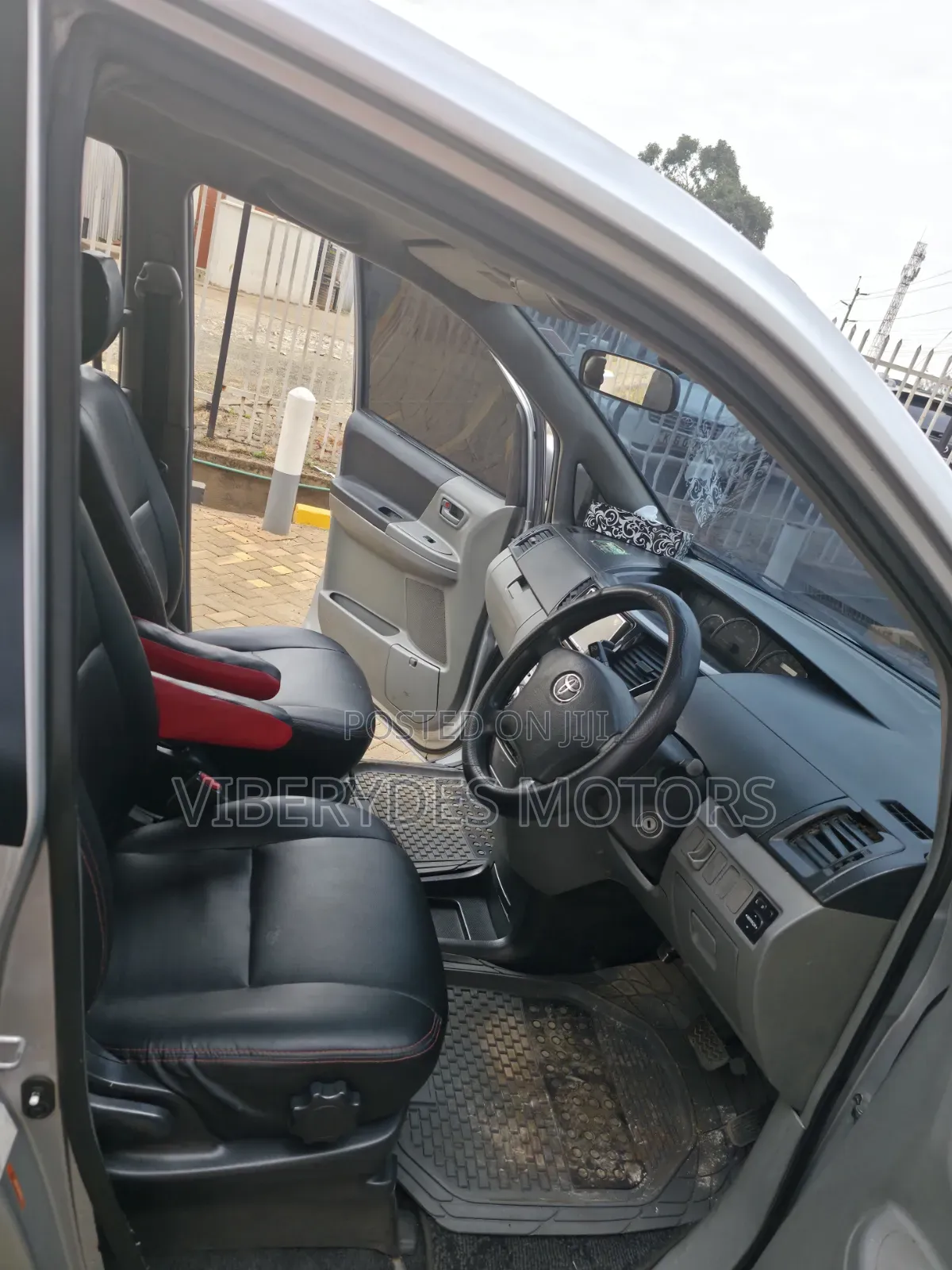 Toyota Voxy 2006 Silver