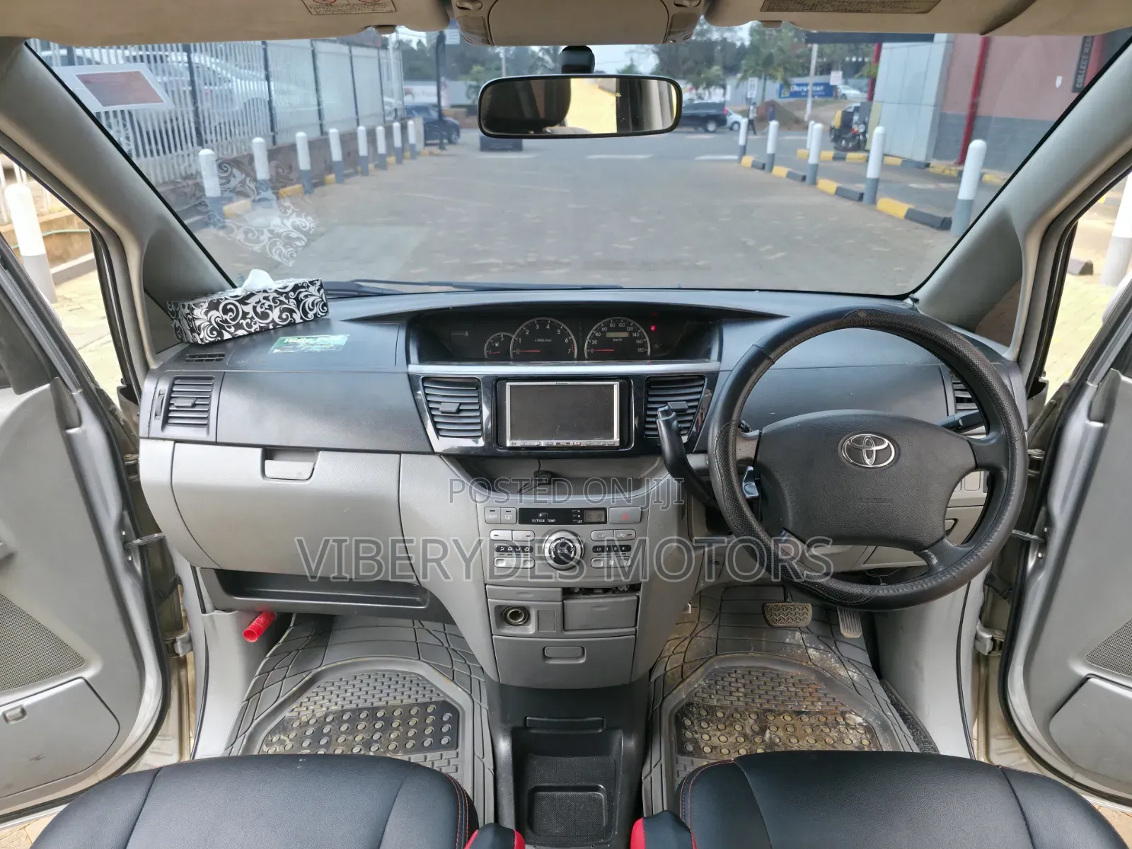 Toyota Voxy 2006 Silver