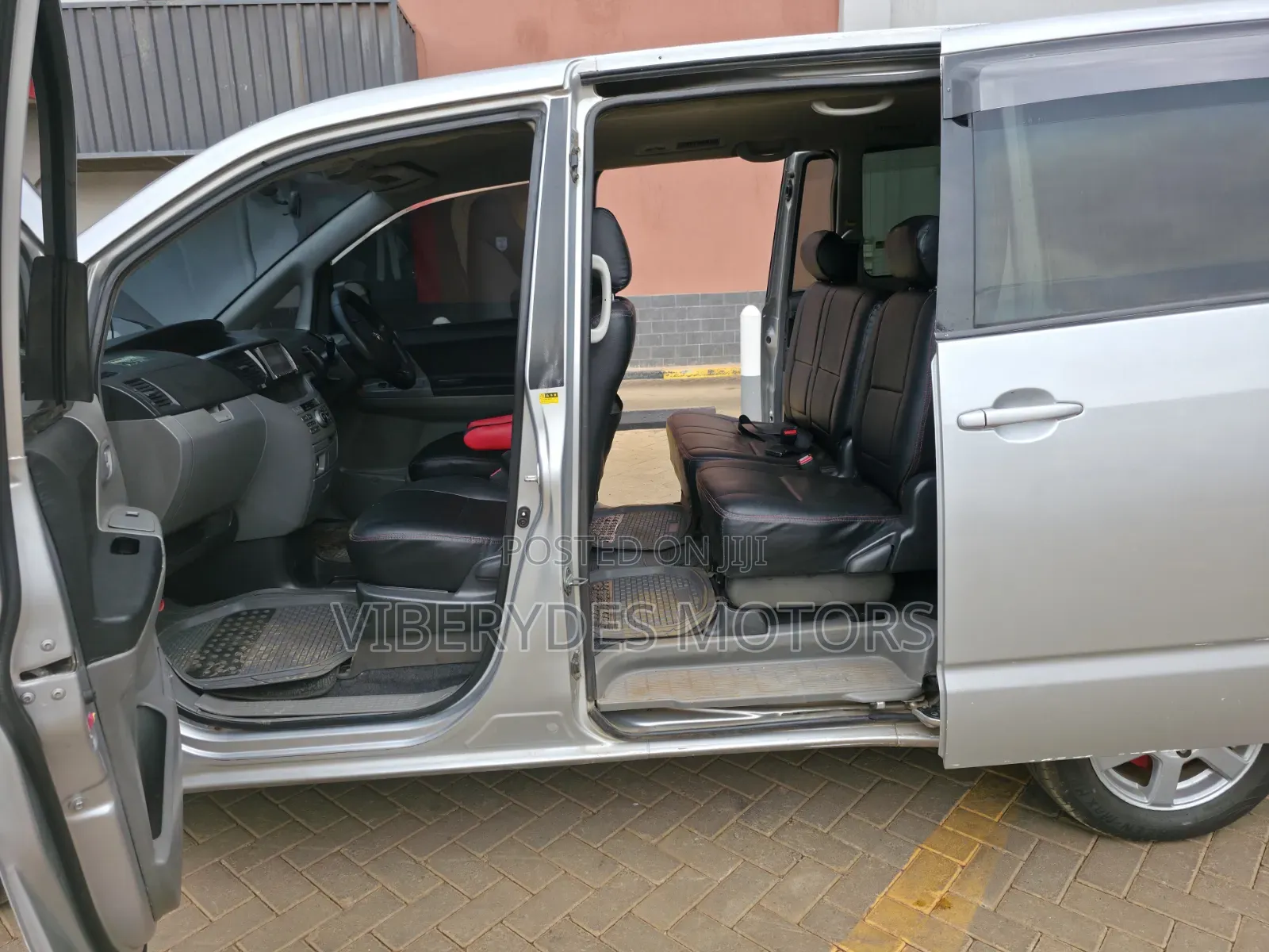 Toyota Voxy 2006 Silver