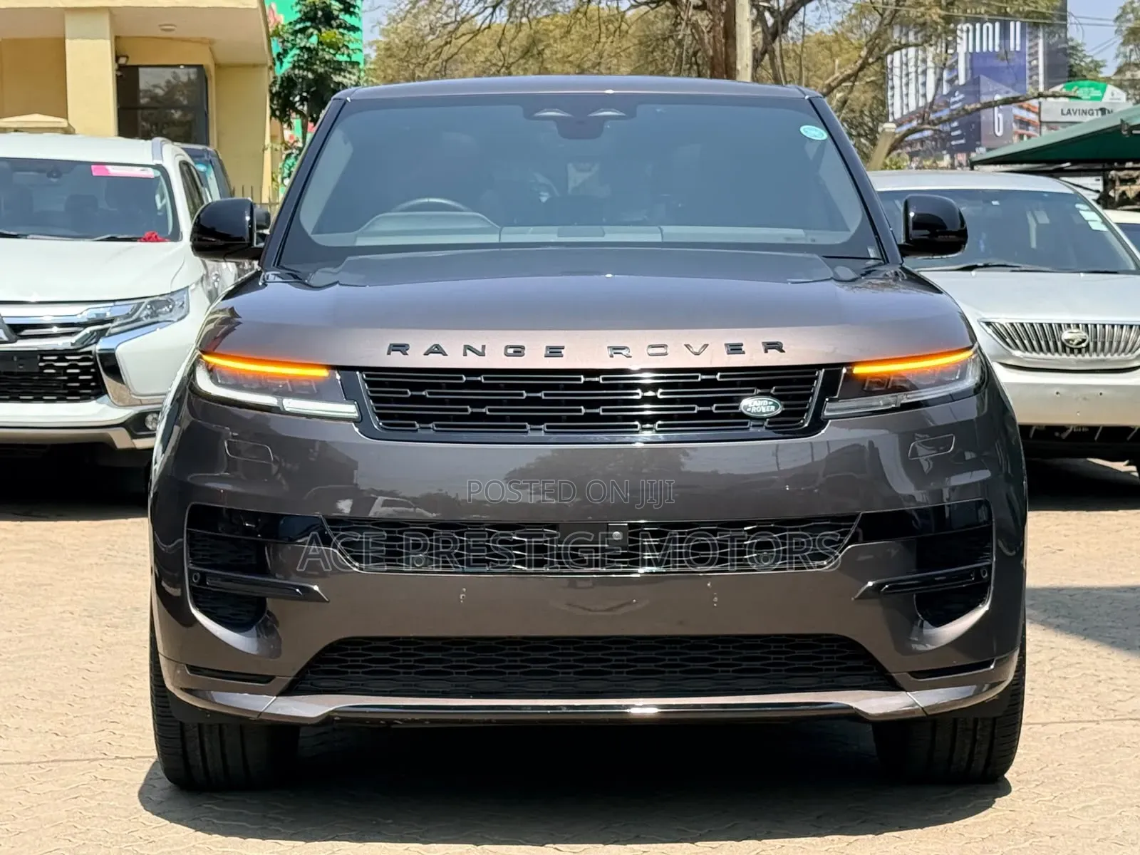 Land Rover Range Rover Sport 2024 Gold