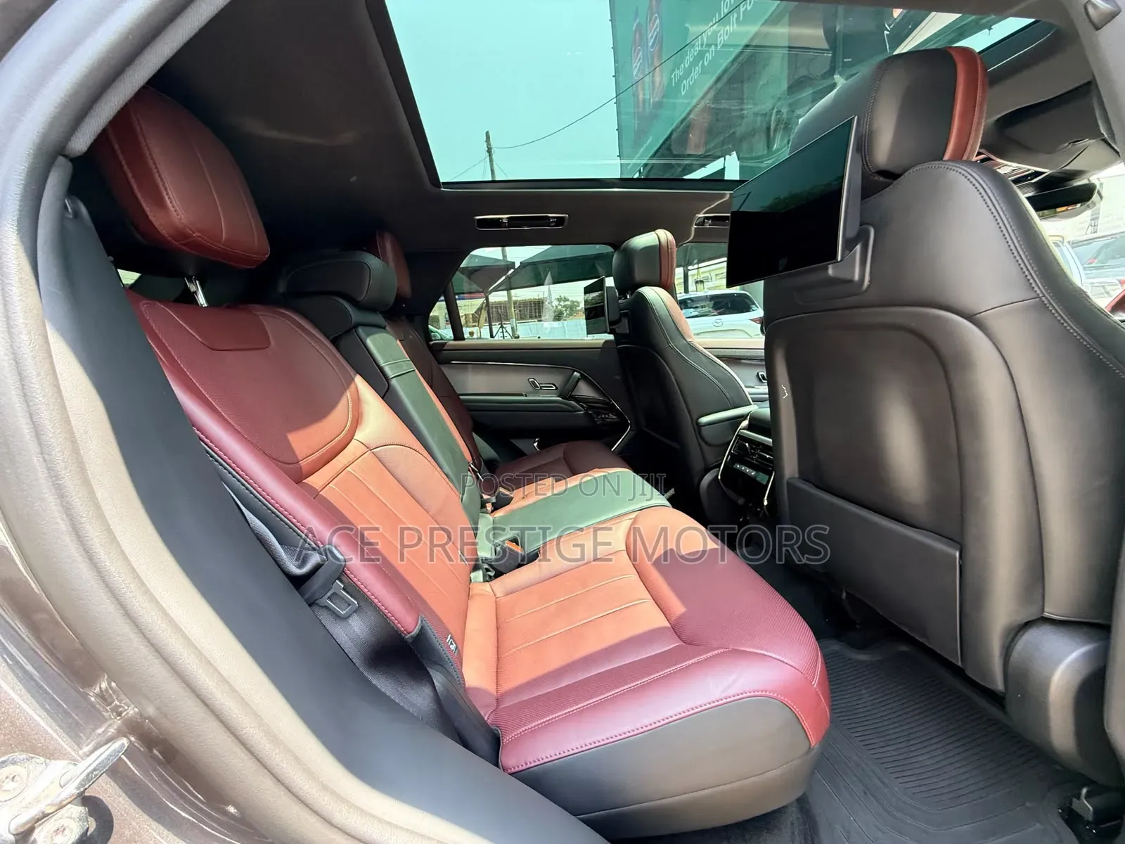 Land Rover Range Rover Sport 2024 Gold