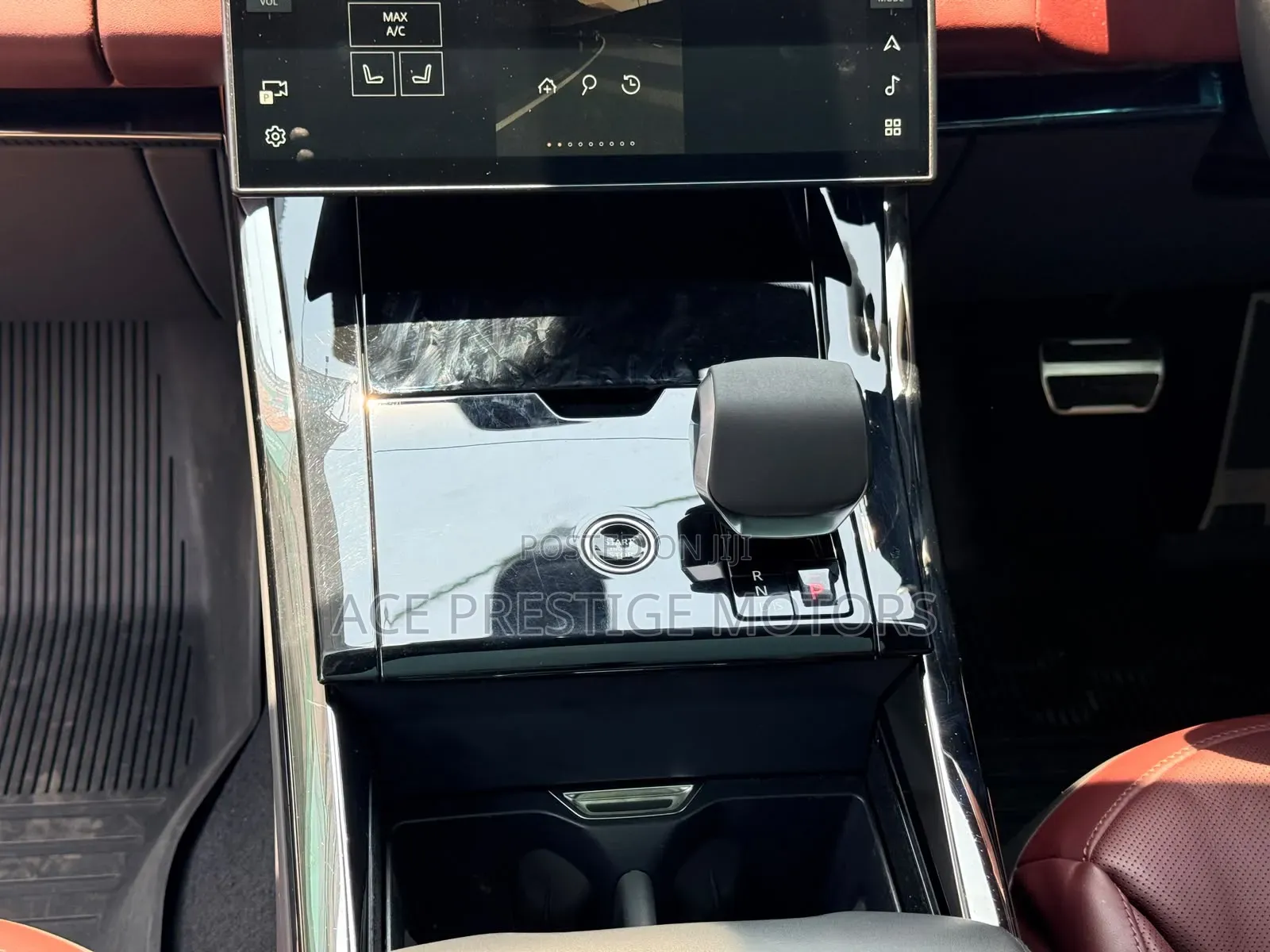 Land Rover Range Rover Sport 2024 Gold