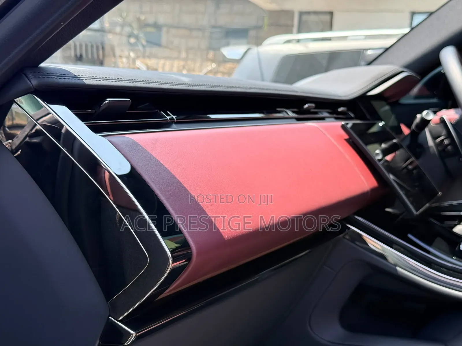 Land Rover Range Rover Sport 2024 Gold