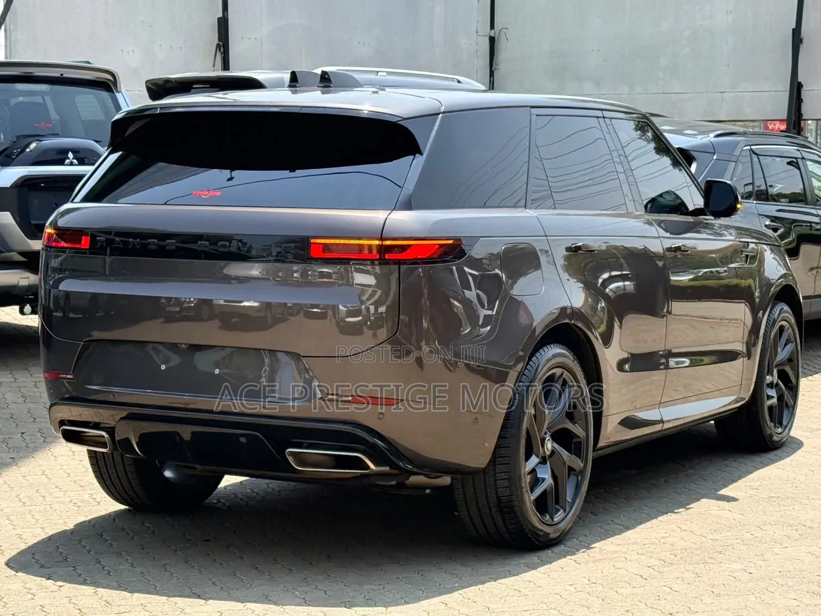 Land Rover Range Rover Sport 2024 Gold