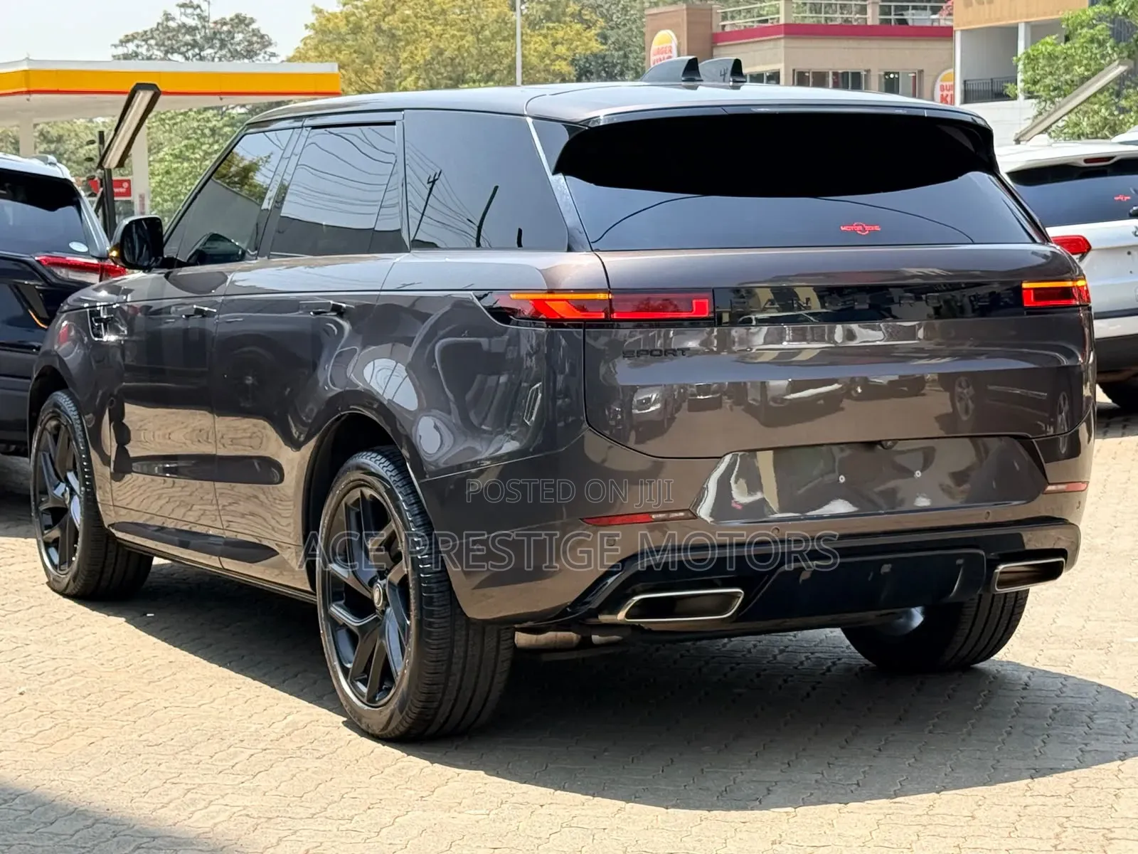 Land Rover Range Rover Sport 2024 Gold
