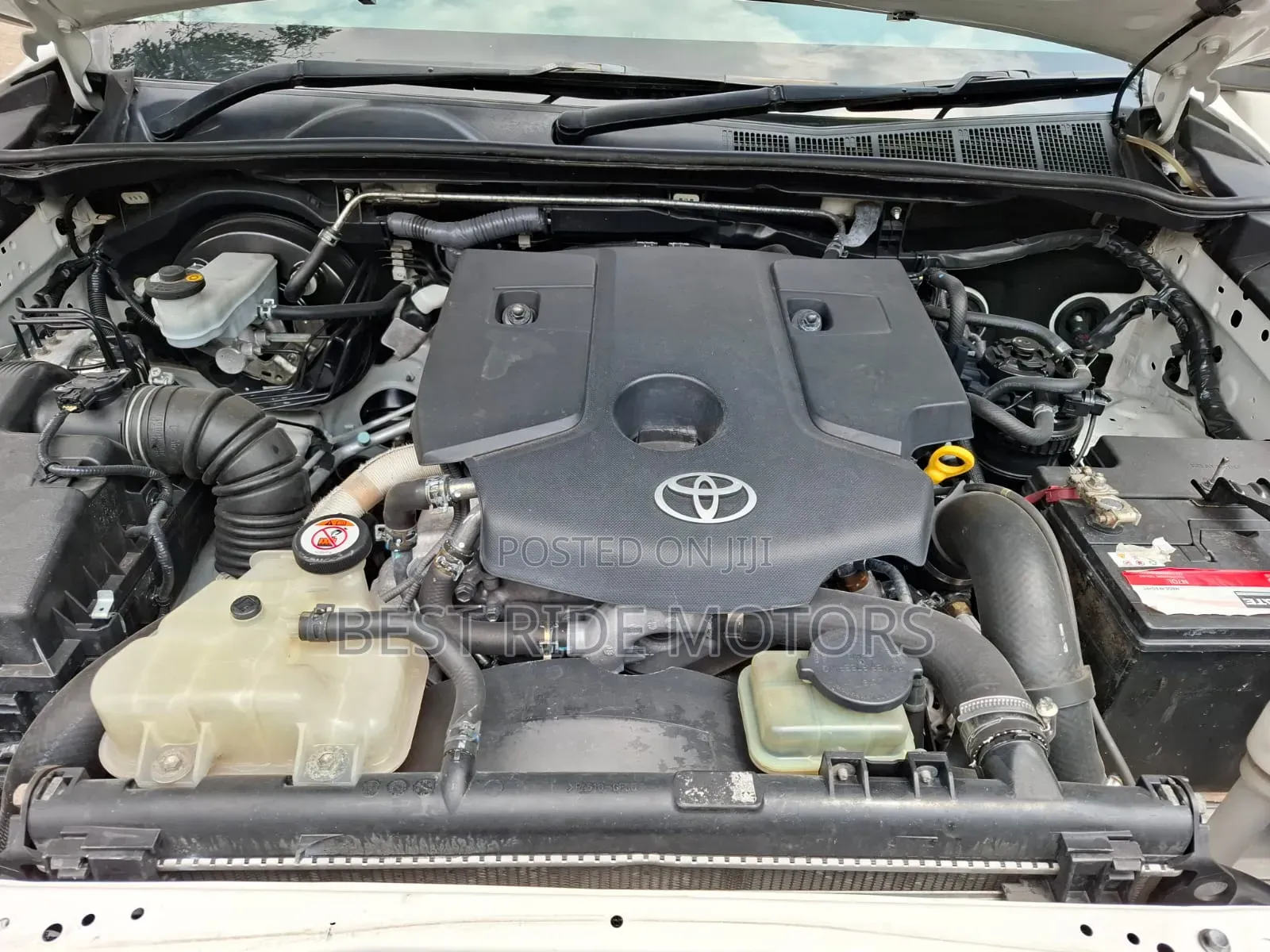 Toyota Hilux Revo Double Cab Deisel 2.4 AWD 2019 White