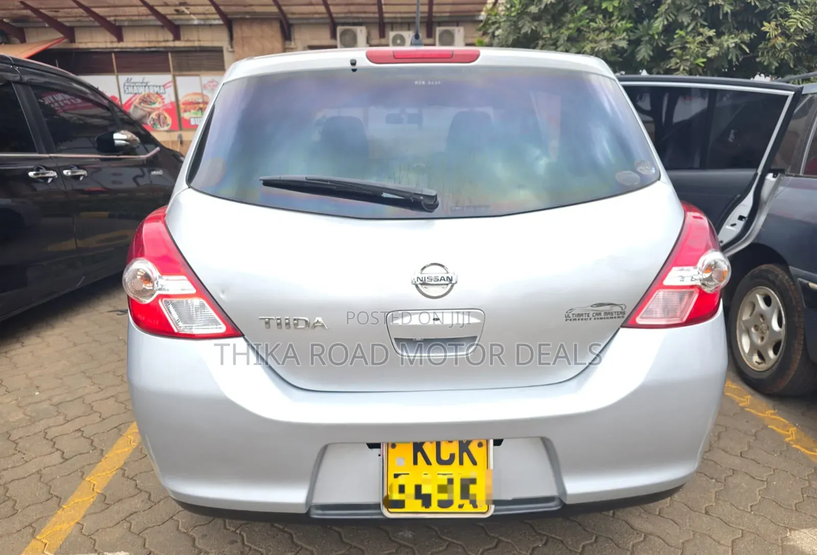 Nissan Tiida 2011 Silver