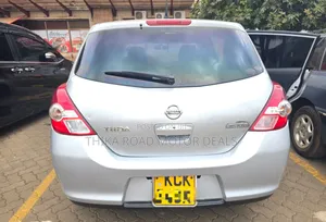 Nissan Tiida 2011 Silver