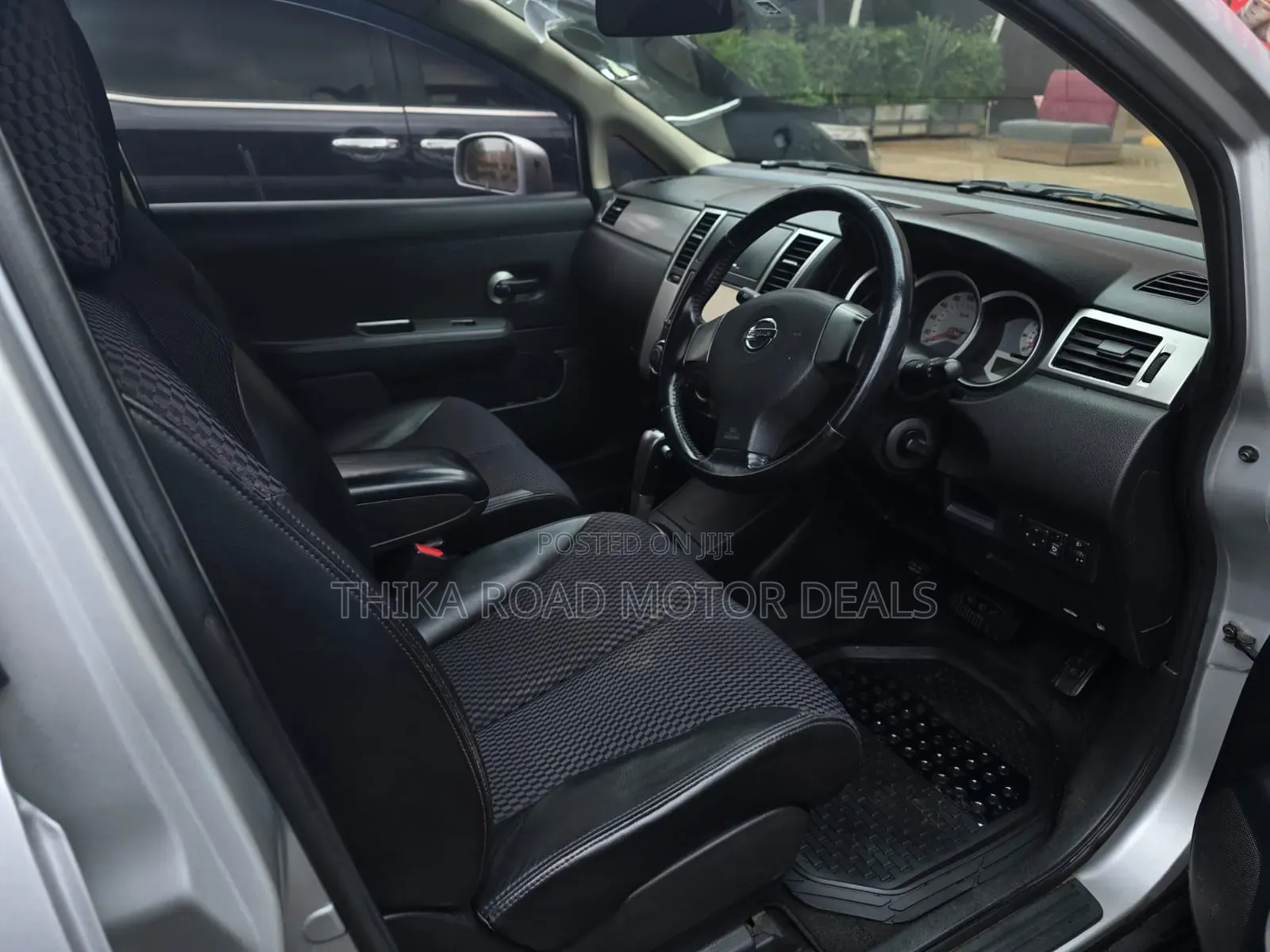 Nissan Tiida 2011 Silver