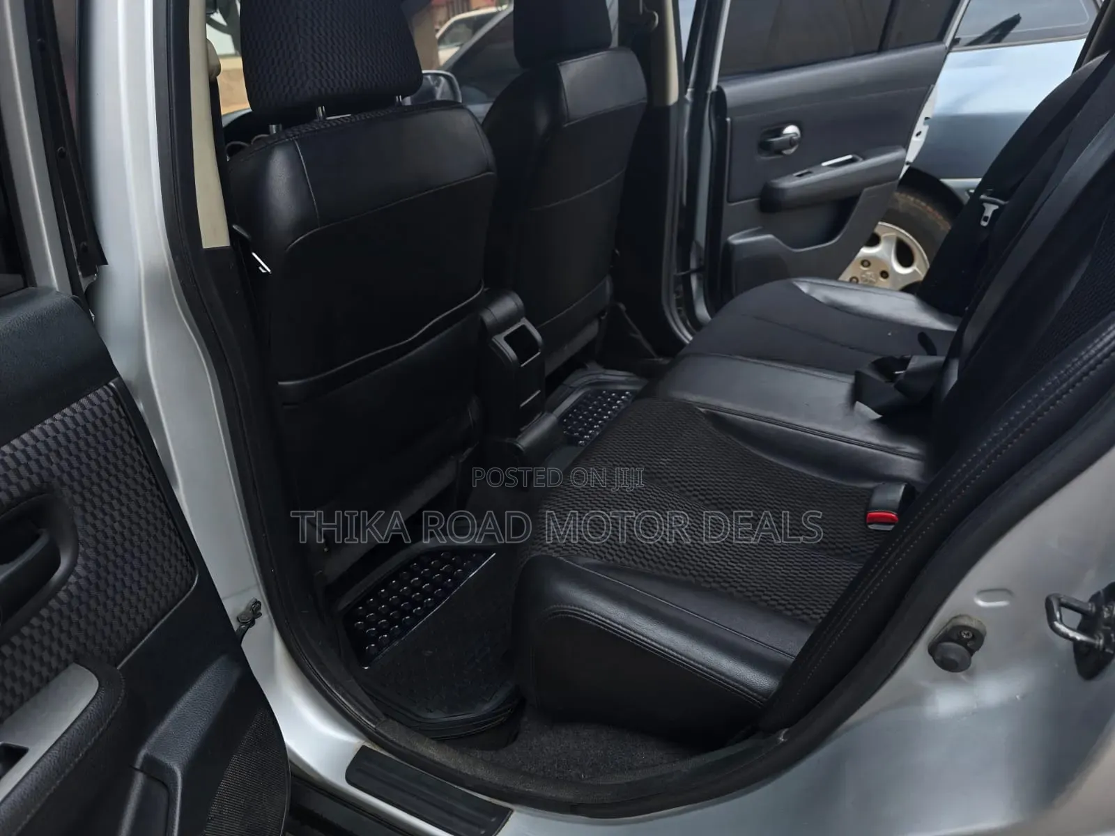Nissan Tiida 2011 Silver