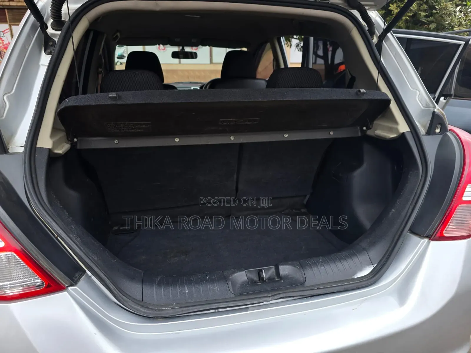 Nissan Tiida 2011 Silver