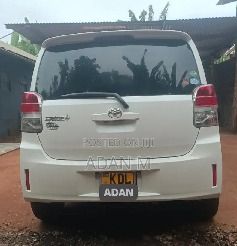 Toyota Spade 2016 White