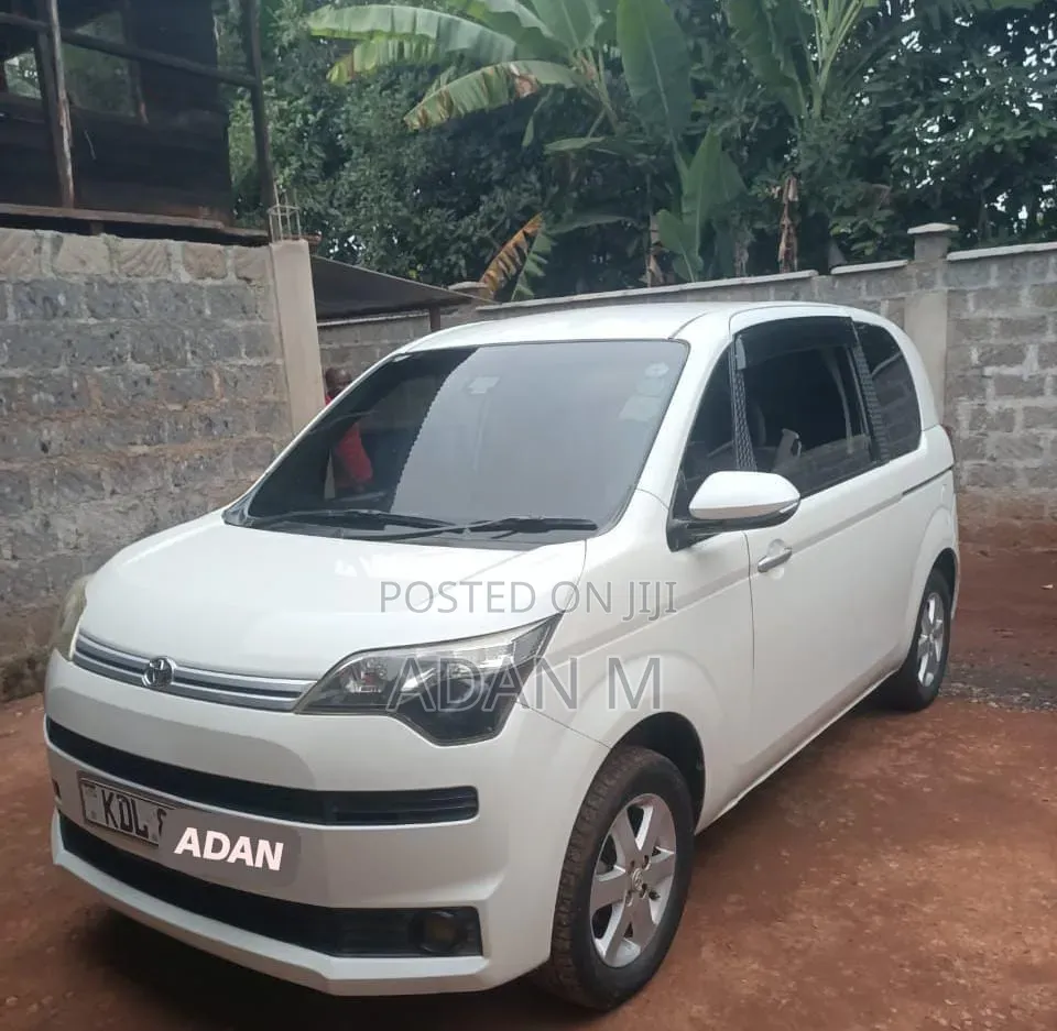 Toyota Spade 2016 White