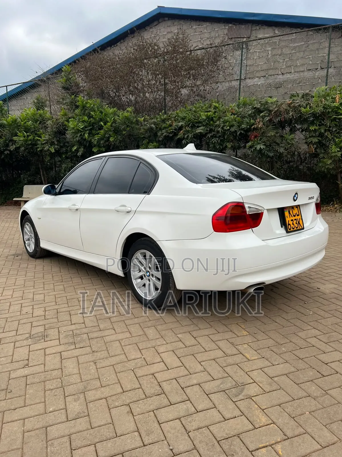 BMW 320i 2011 White