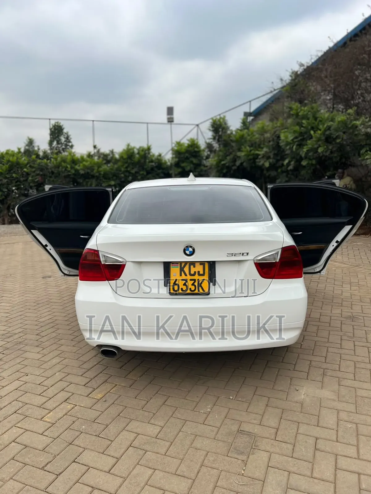 BMW 320i 2011 White