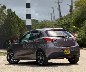 Mazda Demio 2016 Gold