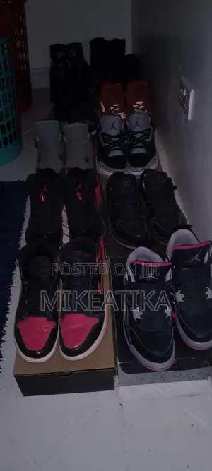 Jordan 12 Pairs With Boxes