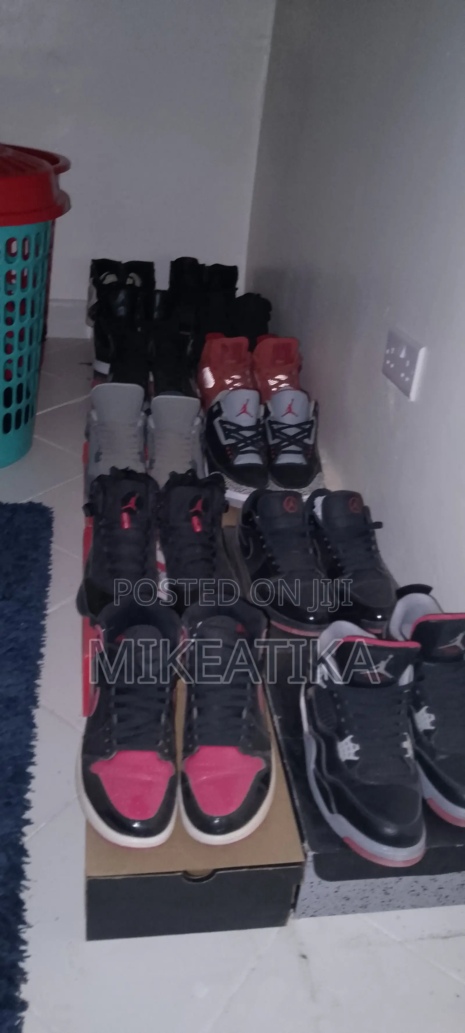 Jordan 12 Pairs With Boxes