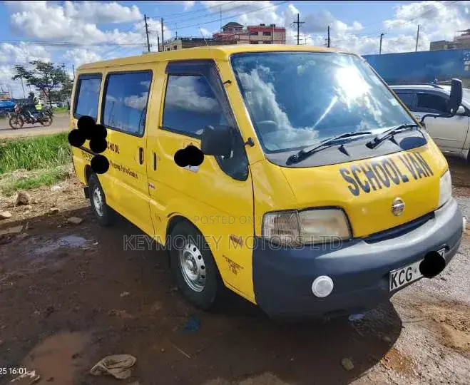 Nissan Vanette 2010 Yellow