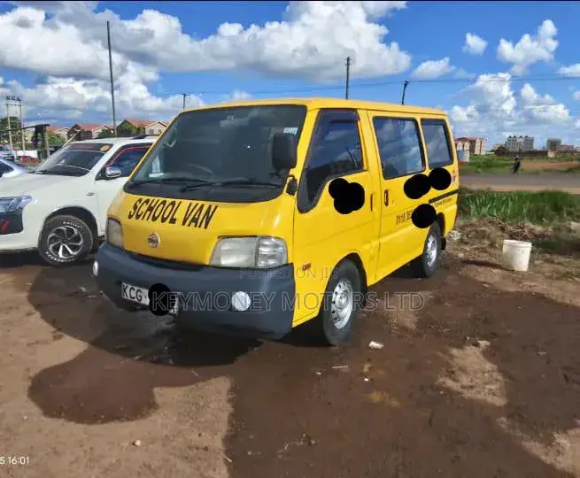 Nissan Vanette 2010 Yellow
