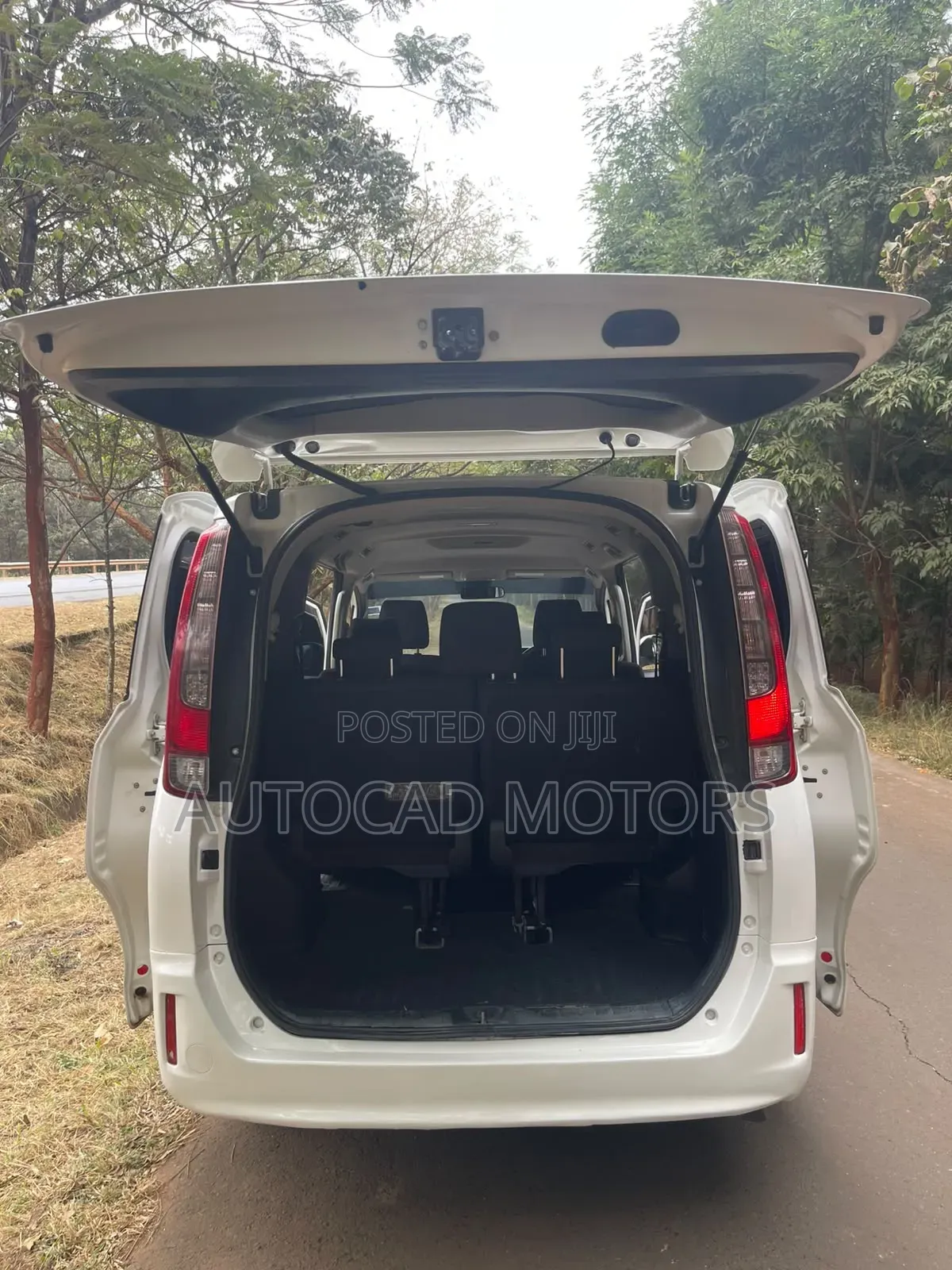 Toyota Esquire 2016 White
