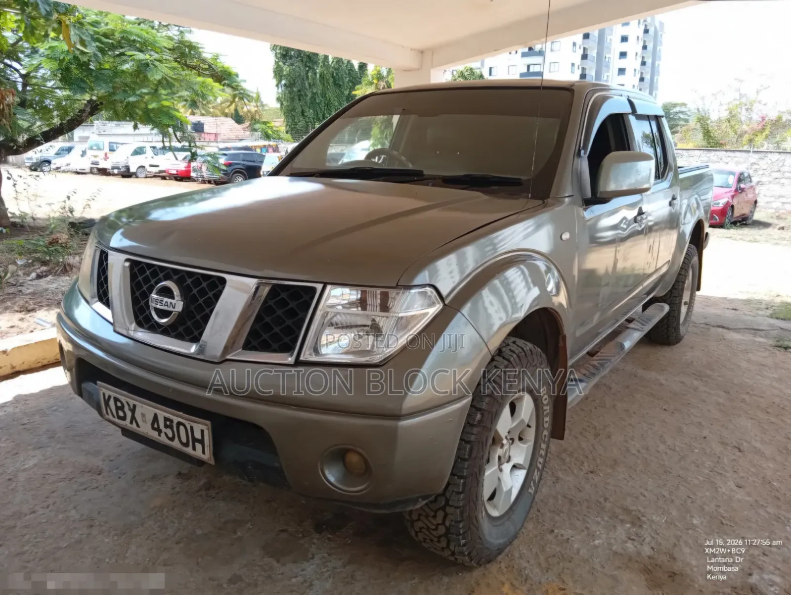 Nissan Navara 2010 Gray