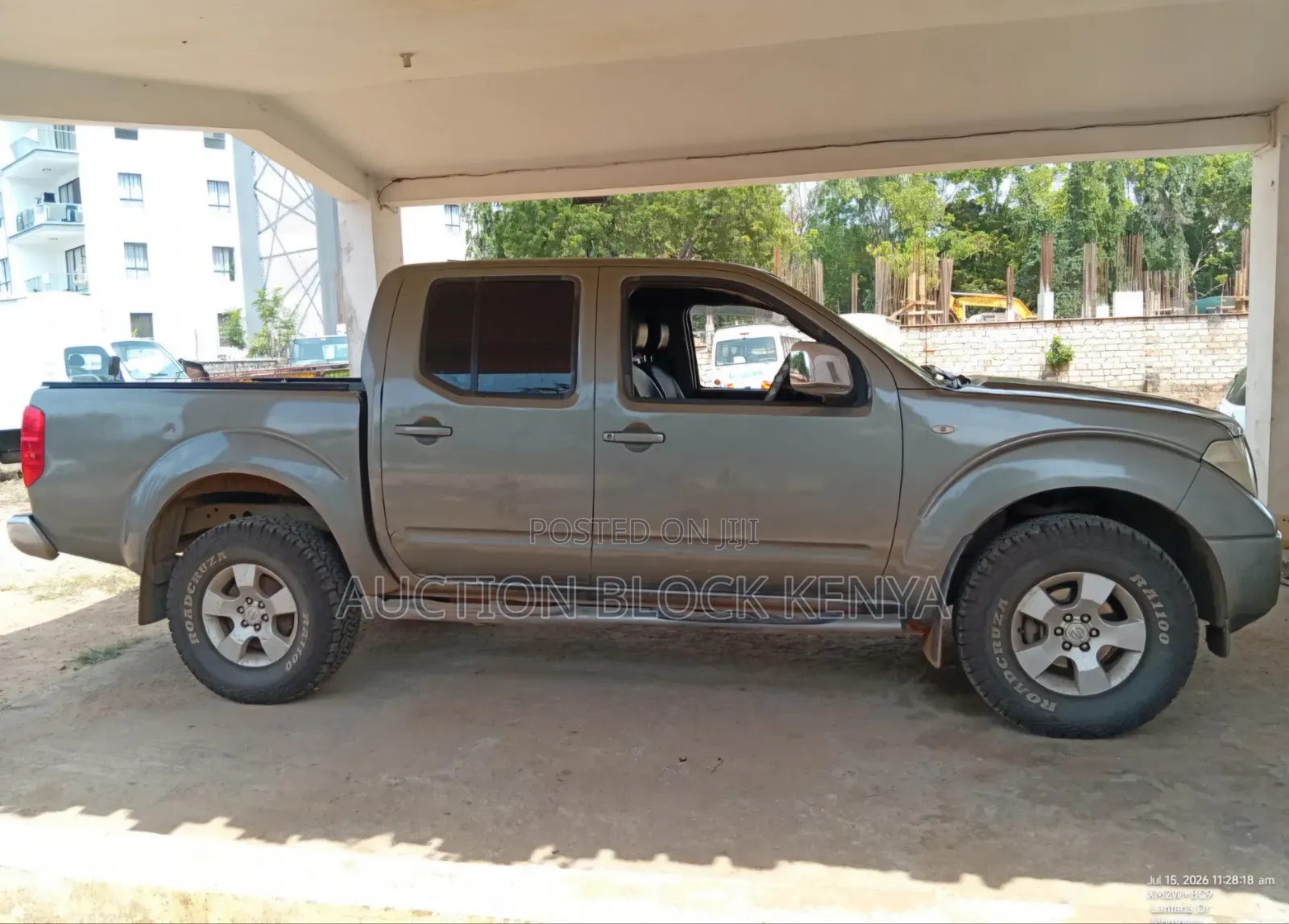 Nissan Navara 2010 Gray